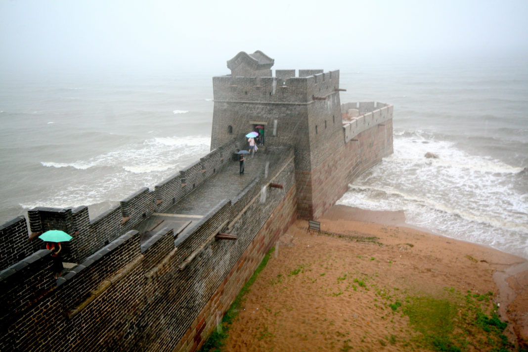 2.-The-end-of-the-Great-Wall-of-China.-1068x712.jpg