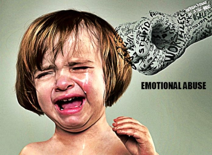 15-signs-you-have-an-emotionally-abusive-mom-according-to-therapists